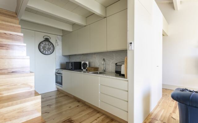 Charming Mezzanine Rooftop View