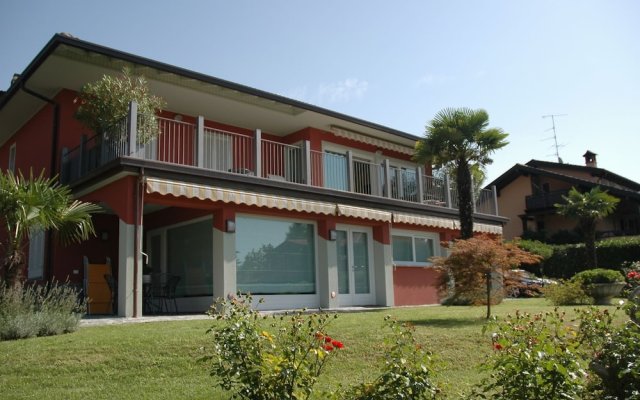 Fabulous Villa in Barasso near Lake