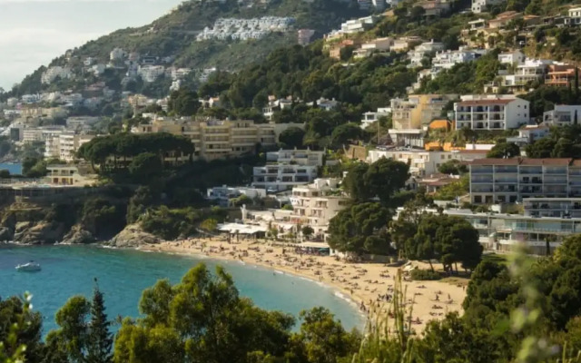 Europa 62 in Roses With 2 Bedrooms and 2 Bathrooms