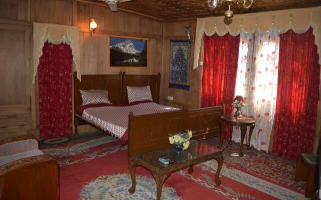 House Boat Taj Palace 2