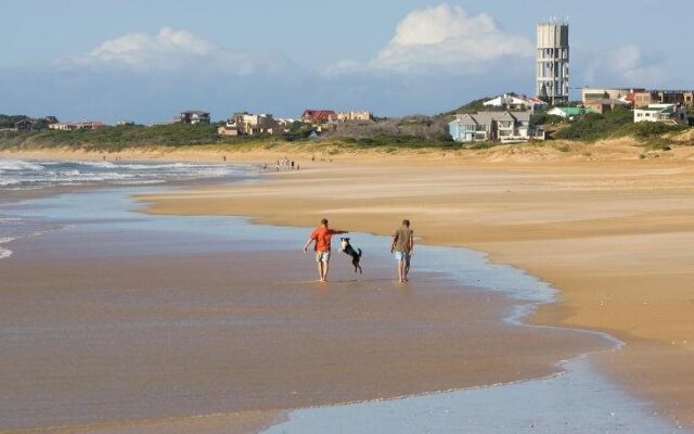 Moya Manzi Beach House