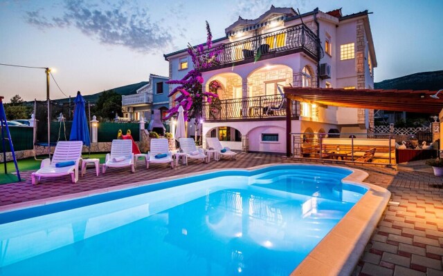 Nice Home in Kastel Novi With Wifi and 5 Bedrooms