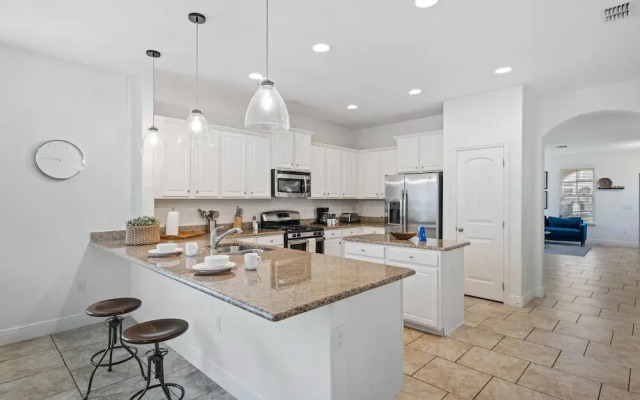 4131 Oaktree Drive