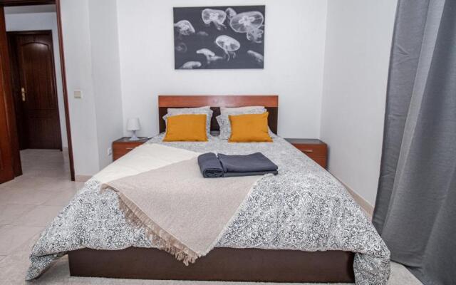 Charming Private Rooms in an Apartment A2 Penha - Faro