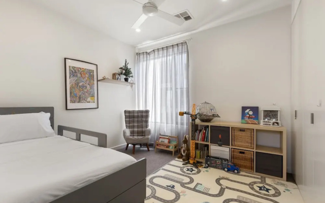 Stylish 3-bed Townhouse Near City Fringe – Guest Rooms – Adelaide