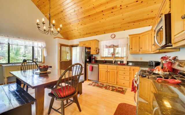Hikers Haven: Pine Getaway w/ Wraparound Deck!