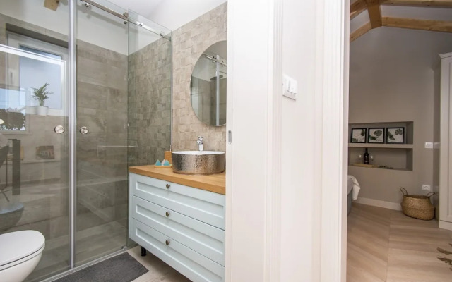 Charming 3-bed House in Tribunj