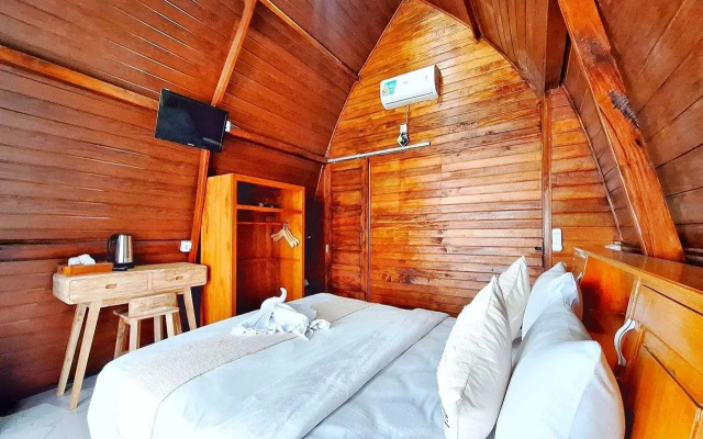 Road Beach Villa