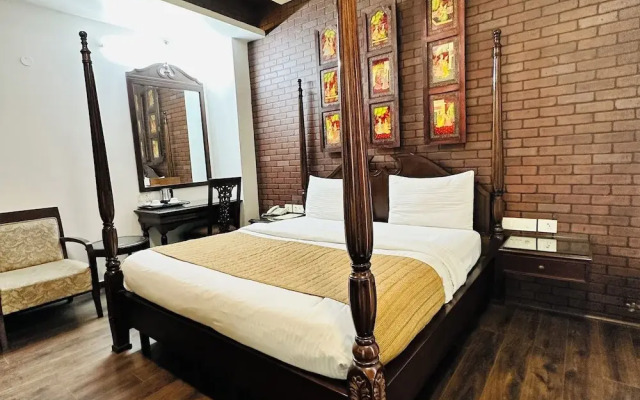 Lavish Inn