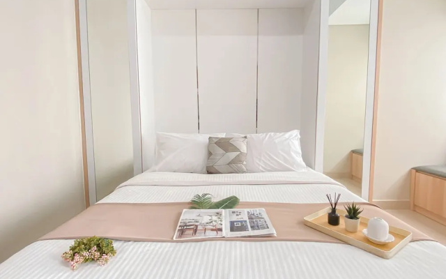 Soft Ivory Studio At Royal Sentul Park Apartment – Guest Rooms – Kadumangu