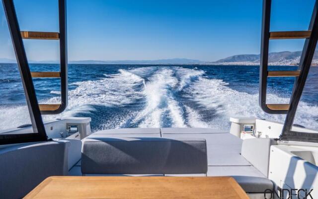 Yaloou Exclusive Yachting & More BLUEGAME 42