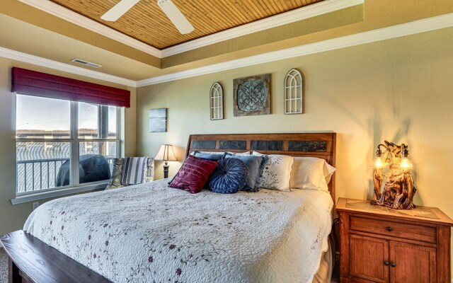 Lakefront Camdenton Condo: Grill & Community Pool