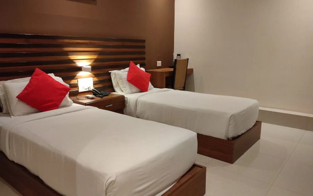 OYO 22120 Hotel Universal Garden