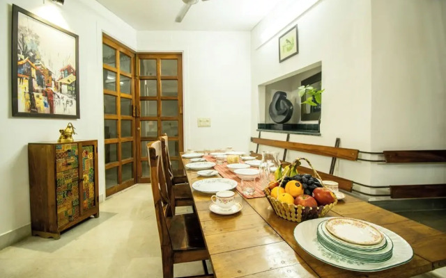 Opulent Antique 3br Villa in Gurugram