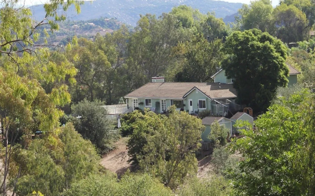 Sandra D's Country Guest House