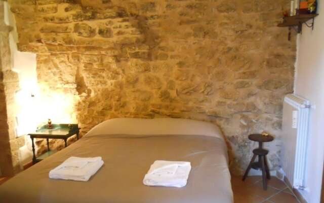 Guesthouse Runcini dormire in un borgo medievale