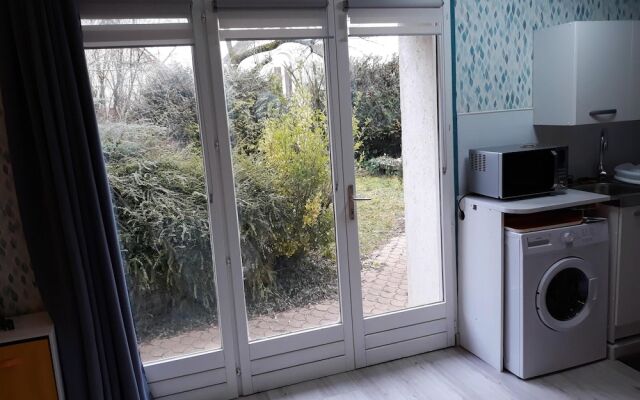 Studio in Saint-apollinaire, With Shared Pool, Enclosed Garden and Wifi