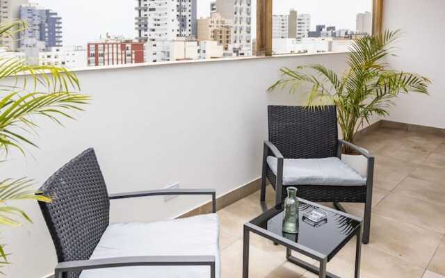 w Great 3BR Duplex With Terrace in Miraflores