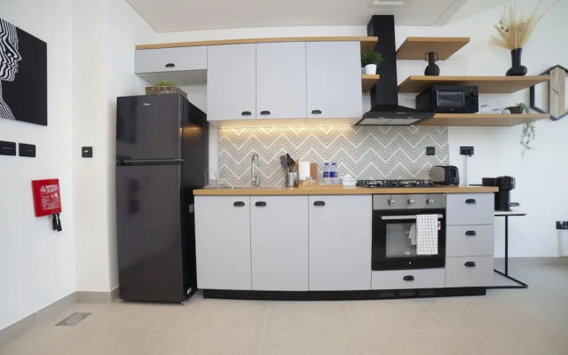 Contemporary 1BR Sleeps4 Balcony Pool Gym Dxbhills