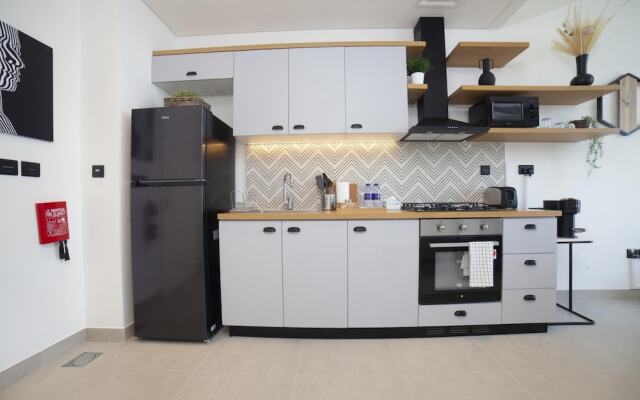 Modern Boho 1BR Sleeps4 Balcony Pool Gym Dxbhills