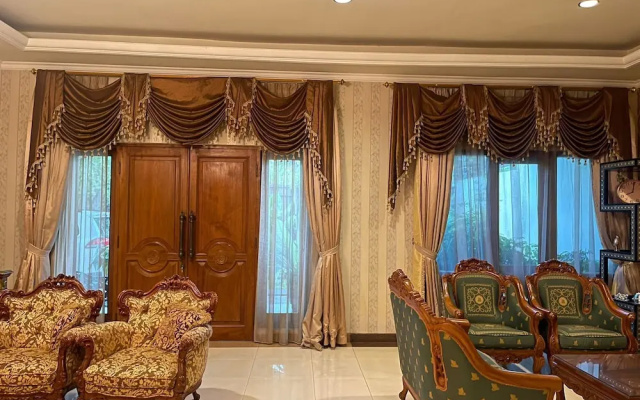 Aldeoz Villa Ndalem Marwatan Solo – Guest Rooms – Surakarta