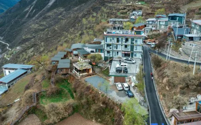 Taxun Boutique Scenic Homestay (Siguniang Mountain Scenic Area) – Outside – Ngawa