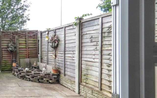 Tudors eSuites Birmingham City Centre House Private Garden