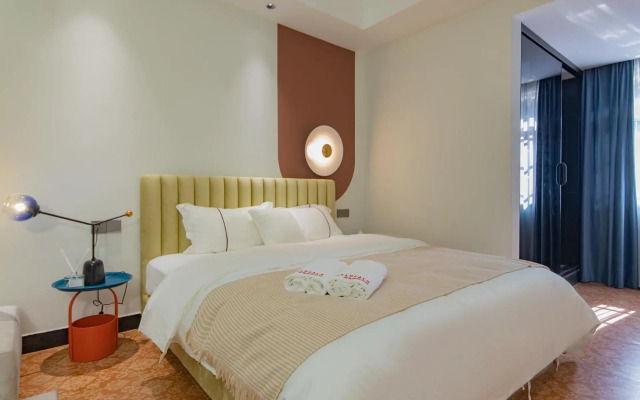 Locals Apartment House 40