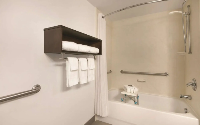 Country Inn & Suites by Radisson, London, KY