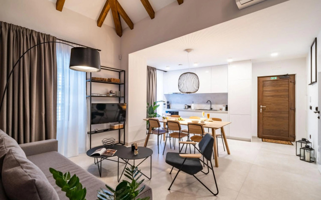 Agape Suite Old Town-Luxury Two Bedroom Apartment