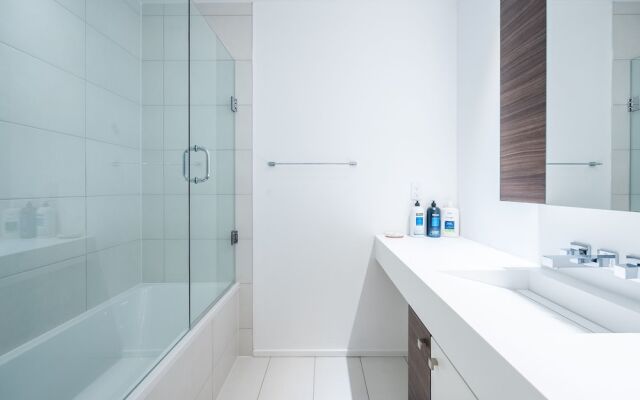 Luxury 4BR Townhouse in Downtown Toronto
