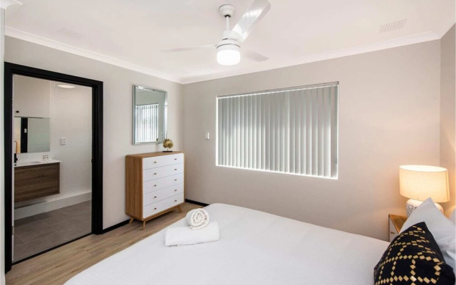 Bright 1BR Apartment Close to Foreshore & Cbd – Guest Rooms – Perth