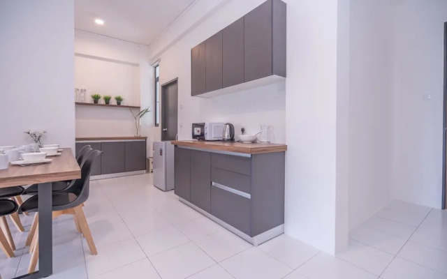 Oyo Home 89575 Elegant 3br Imperio Professional Suite