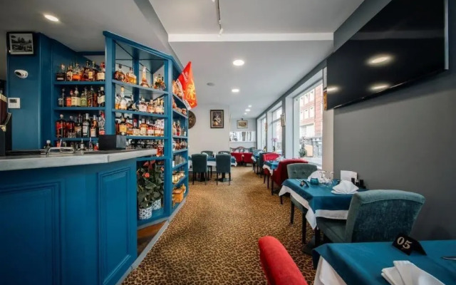 Brit Hotel Privilege Lisieux – La Villa Des Arts