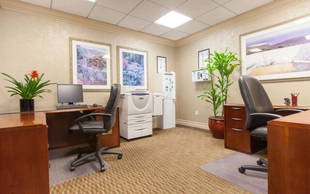 Oakwood Toluca Hills