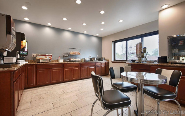 Best Western Plus Milwaukee West