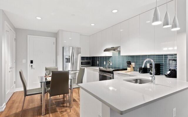 Global Luxury Suites Center City