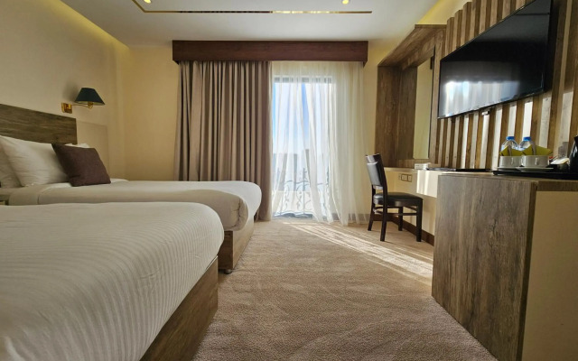 Edom Hotel
