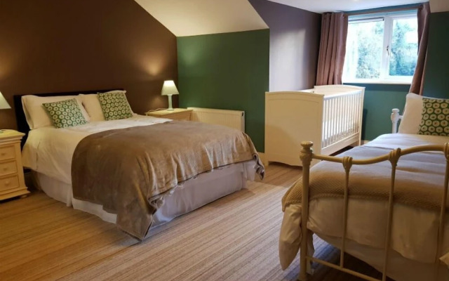 Ethan House Holiday Suites