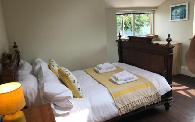 Spacious 4-bed House in Lynton