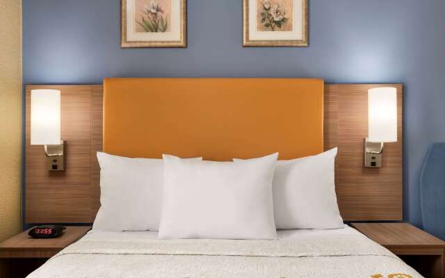Days Inn by Wyndham Long Island City