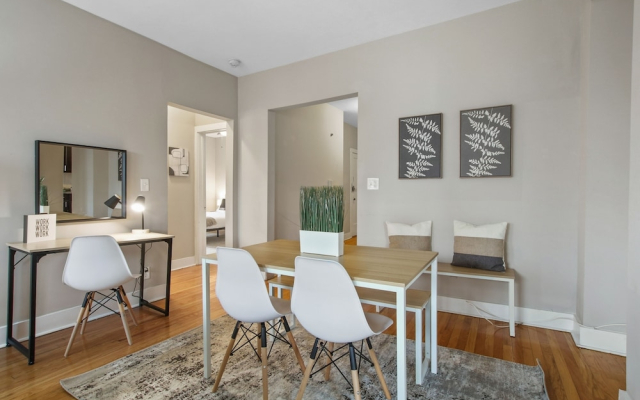 3BR Apartment w Laundry in Rogers Park