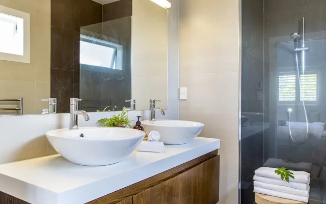 Executive State-Of-The-Art Home - Spa