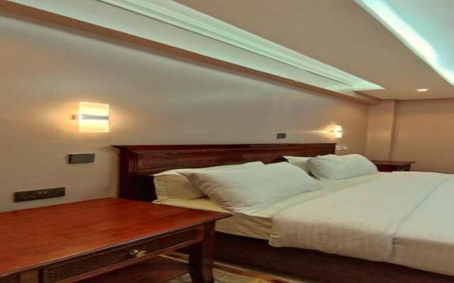 Decale Palace Hotel
