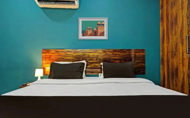 OYO 85695 Royal Hotel