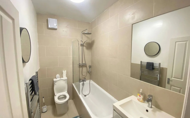 Bright & Lush 2 Bed Apartment