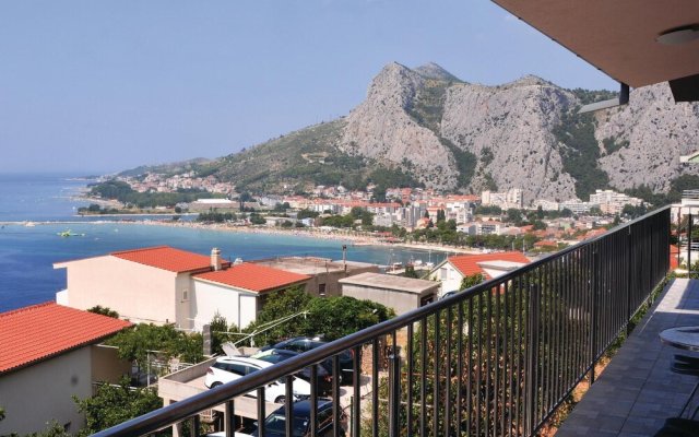 Beautiful Home in Omis With Wifi and 8 Bedrooms