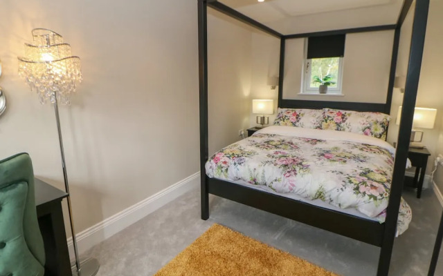 Netherdale House