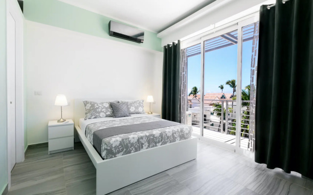 Ducassi Suites Rooftop Pool Beach Club & Spa