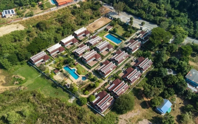Thirty Degrees in February, Khao Tao, Hua Hin